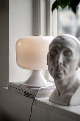 Bullen bordslampa vit