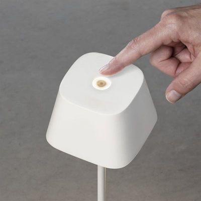 Capri bordslampa USB vit