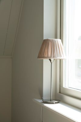 Line bordslampor matt krom