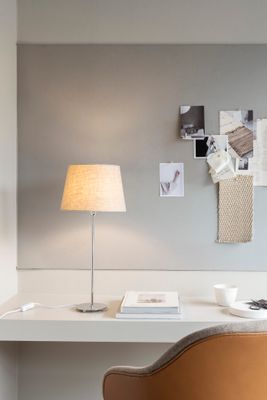 Line bordslampor silver