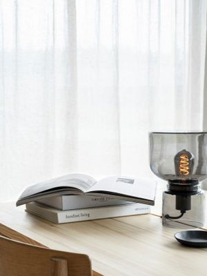 Grace bordslampa smokey grey