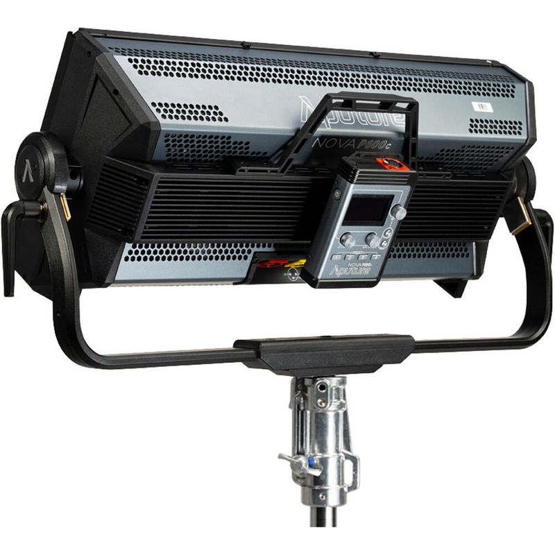 Aputure Nova P600C med case