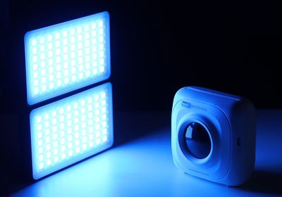 Vikbar LED-panel med RGB