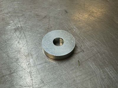 Tjock bricka 12,5x40x8 Strängläggare