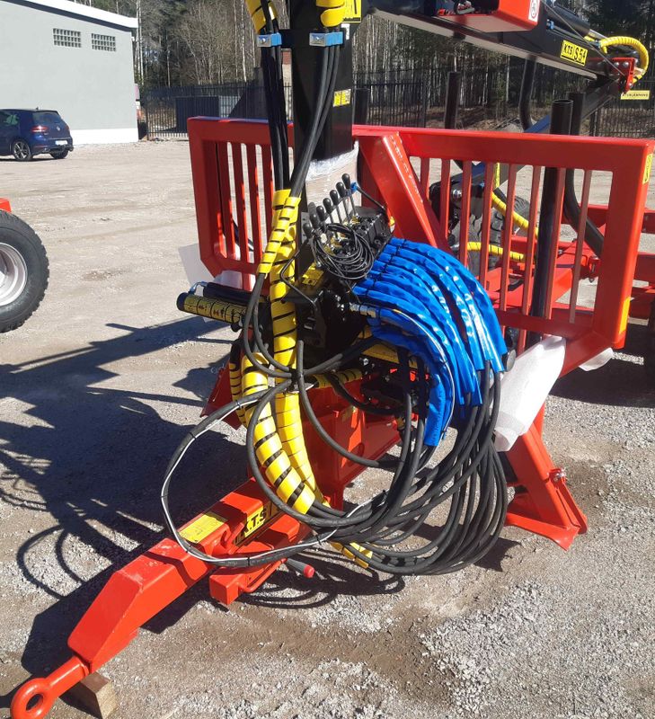 K.T.S Huggarvagn 7,0 ton (serienr. 260033) med 5,4 m-kran (serienr. 261047)