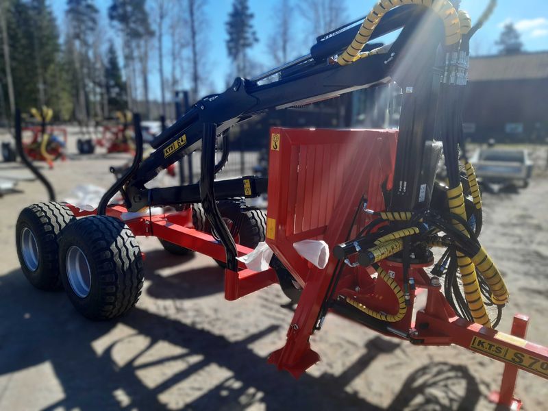 K.T.S Huggarvagn 7,0 ton (serienr. 260032) med 6,4 m-kran XE (serienr. 261048)