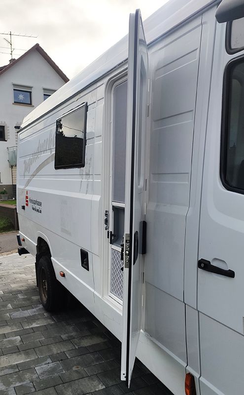 Dörr för husvagn/ husbil - 620x1600 mm | M1-lås & E1-fönster |