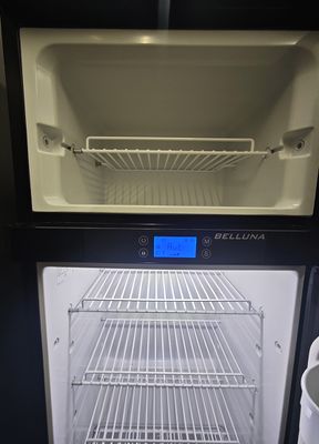 140 L kompressorkylskåp med frysfack och växlingsbart dörrhängsel – 12/24 V