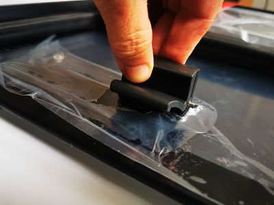 Tonat skjutfönster – dubbelglas, slät yta, 3‑ramstruktur