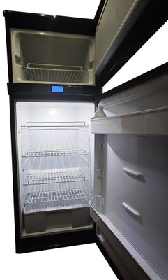 140 L kompressorkylskåp med frysfack och växlingsbart dörrhängsel – 12/24 V
