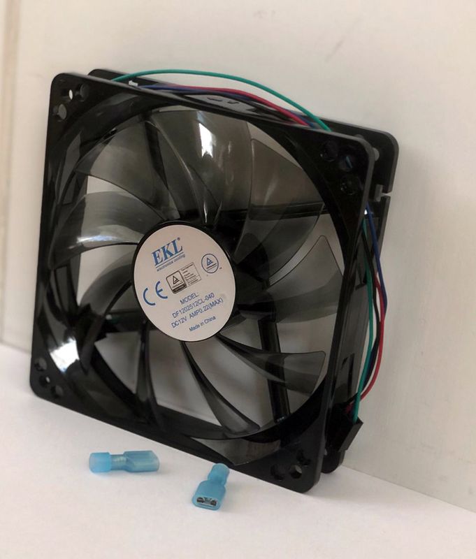Fläkt 120 mm – Tyst & Energieffektiv kylfläkt för din campingfordon