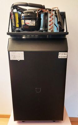 Kompakt 90-liters kylskåp med frysfack – 96 × 41,8 × 48 cm