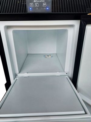 Kylskåp med frys – 150L – Perfekt för husbil & båt (149×41×56 cm)