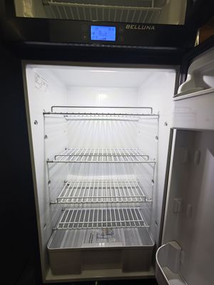 140 L kompressorkylskåp med frysfack och växlingsbart dörrhängsel – 12/24 V