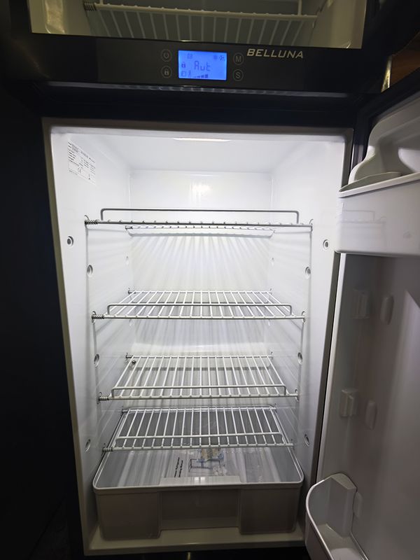 140 L kompressorkylskåp med frysfack och växlingsbart dörrhängsel – 12/24 V