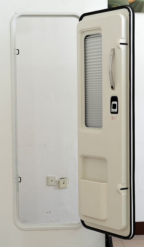 MD03 Dörr för Husvagn/Husbil 603×1813 mm