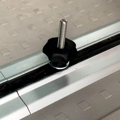 Halterungen_am_Auto-1