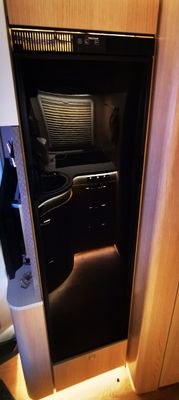 Kylskåp med frys – 150L – Perfekt för husbil & båt (149×41×56 cm)