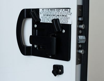 Dörr för husvagn/ husbil - 620x1600 mm | M1-lås & E1-fönster |