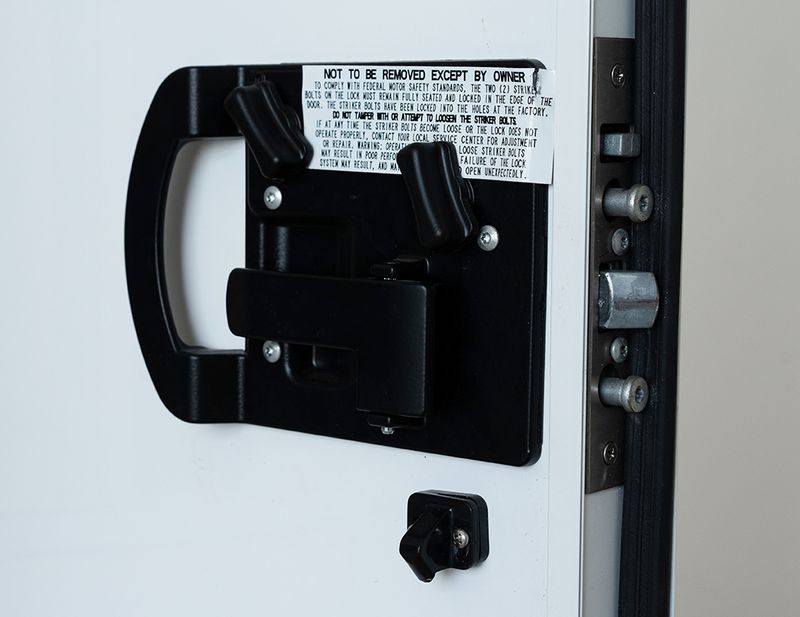 Dörr för husvagn/ husbil - 620x1600 mm | M1-lås & E1-fönster |