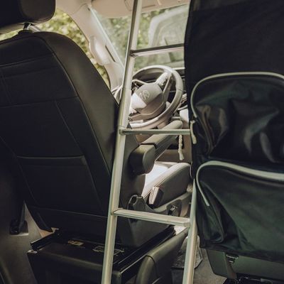 busboxx_stepboxx_klappleiter_im_Auto