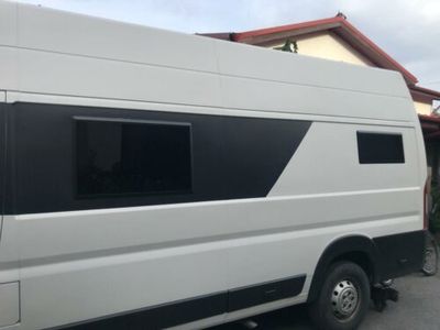 Tonat Öppningsbart Fönster för Välvda Fordon (700x400 mm) |Dubbla Väggar