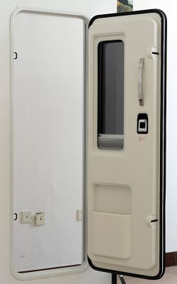 MD03 Dörr för Husvagn/Husbil 603×1813 mm