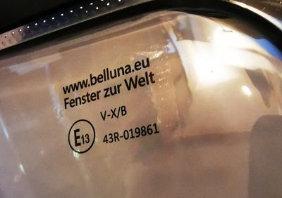 Dubbelt glasat takfönster med belysning, insektsnät och mörkläggning