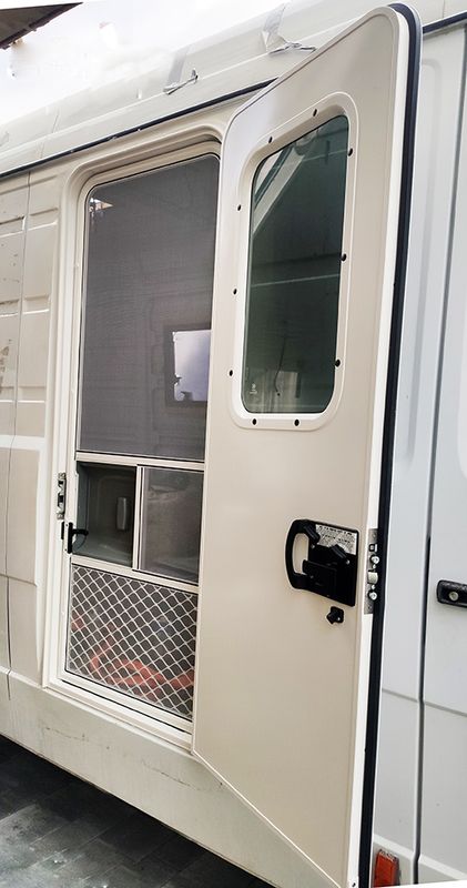 Dörr för husvagn/ husbil - 620x1600 mm | M1-lås & E1-fönster |