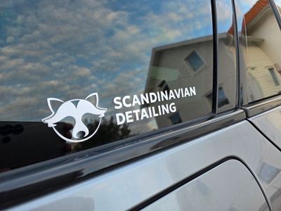 Scandinavian Detailing Logo Dekal 18x4 cm