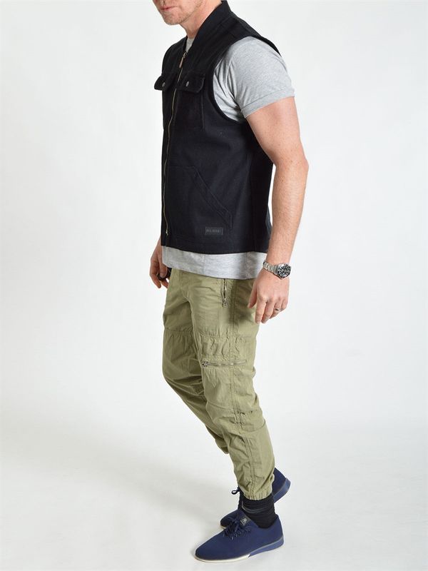 Carl Vest Black