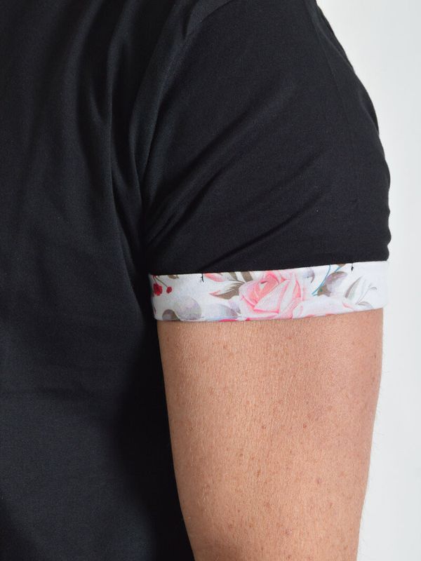 Small Roses Tee Black