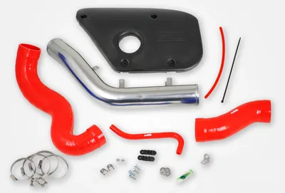 Inloppsrör Volvo S60/V60/V70 T6 – Röda slangar med plastkåpa