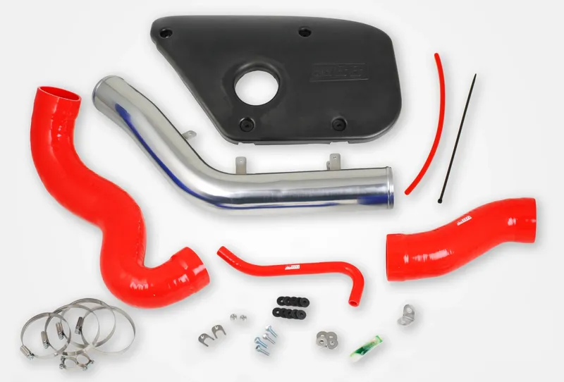 Inloppsrör Volvo S60/V60/V70 T6 – Röda slangar med plastkåpa