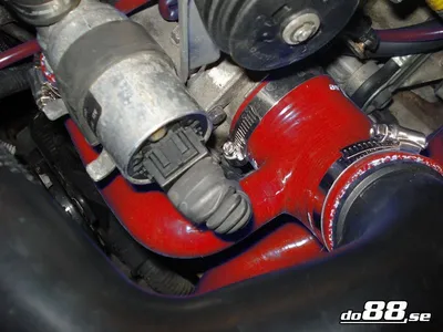 Volvo 850 / S70 / V70 Turbo (94–98) Spjällhusslang Röd