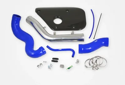 Inloppsrör Volvo S60/V60/V70 T6 – Blå slangar med kolfiberkåpa