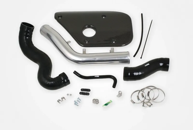 Inloppsrör Volvo S60/V60/V70 T6 – Svarta slangar med kolfiberkåpa