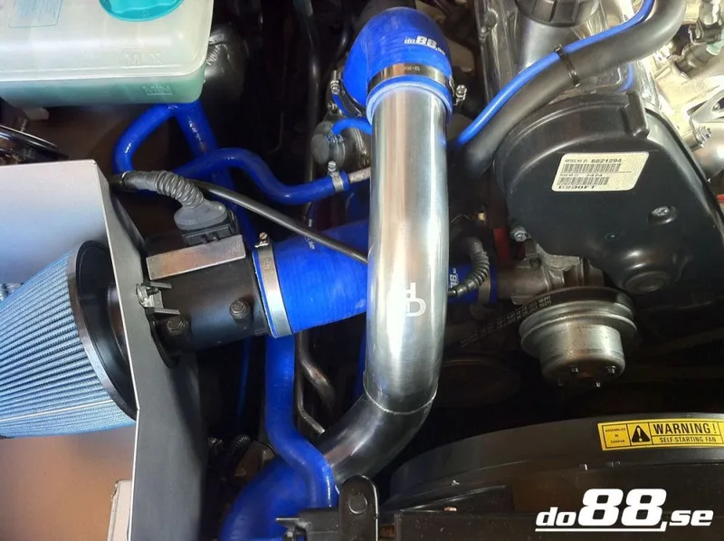 Volvo 740/940 Turbo Mittanslutning Rörkit med Röda Slangar