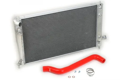 SAAB 9-5 98–01 Vattenkylare Röd slang