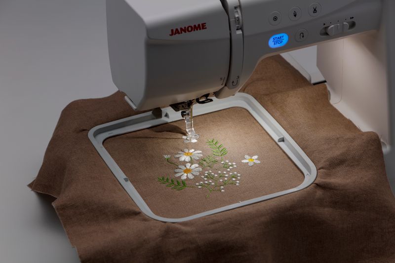 Janome Memory Craft 1000 Silky White 1000