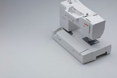 Janome Memory Craft 1000 Silky White 1000