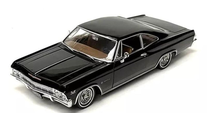 Chevrolet Impala SS 396 Coupe 1965 svart low rider - skala 1:24