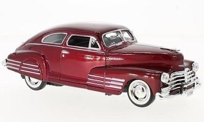 Chevrolet Aerosedan Fleetline 1948 röd - skala 1:24