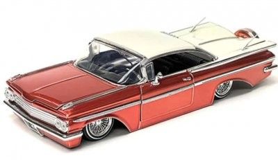 Chevrolet Impala 1959 low rider copper/vit - skala 1:24