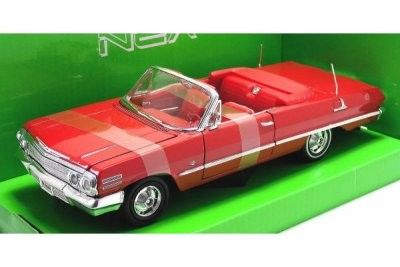 Chevrolet Impala Convertible 1963 röd - skala 1:24