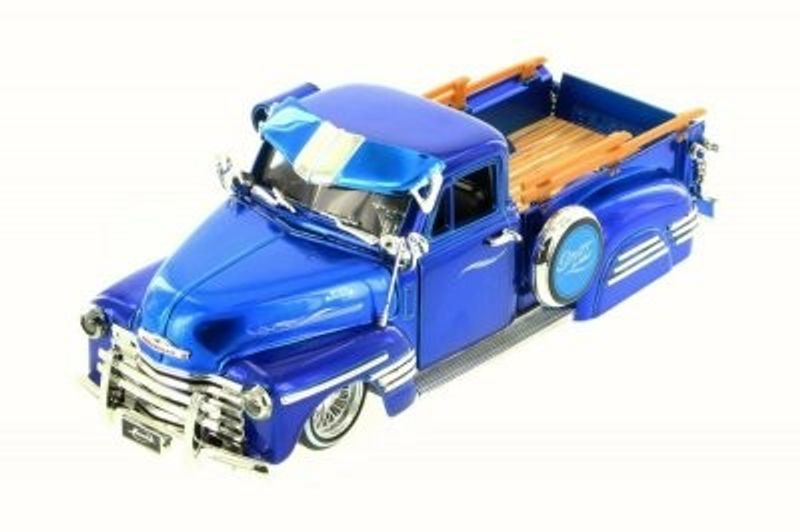 Chevrolet Pickup 1951 blå - skala 1:24