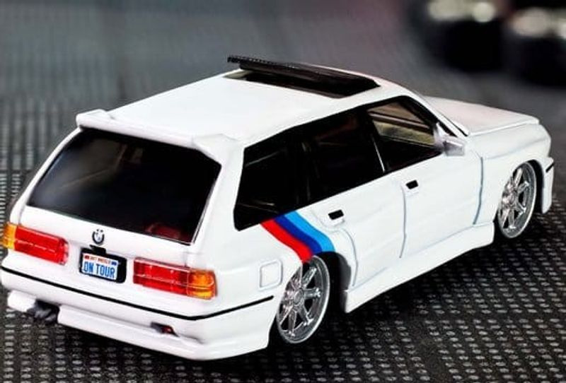 BMW 318i Touring 1990 - Hot Wheels Elite 1:64