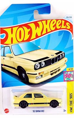 BMW M3 1992 gul - Hot Wheels 1:64 (skadad förpackning)