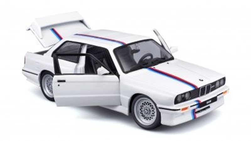 BMW M3 (E30) 1988 - vit - skala 1:24