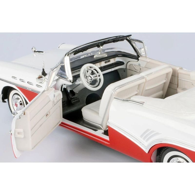 Buick Roadmaster Convertible 1957 vit/röd - skala 1:18